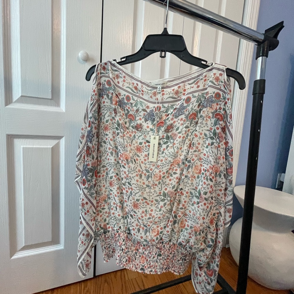 Blouse, sleeveless, with open sleeves… sheer